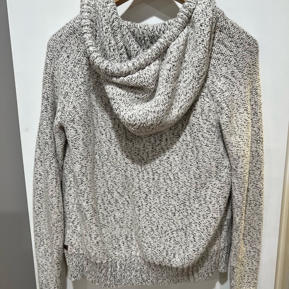 Roots Vintage Sweater - Picture 2 of 3